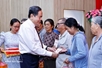 N.A. Chairman visits, presents gifts to disadvantaged workers in An Giang